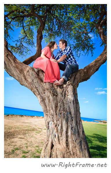 072_Engagement_oahu_Hawaii_Photographer_