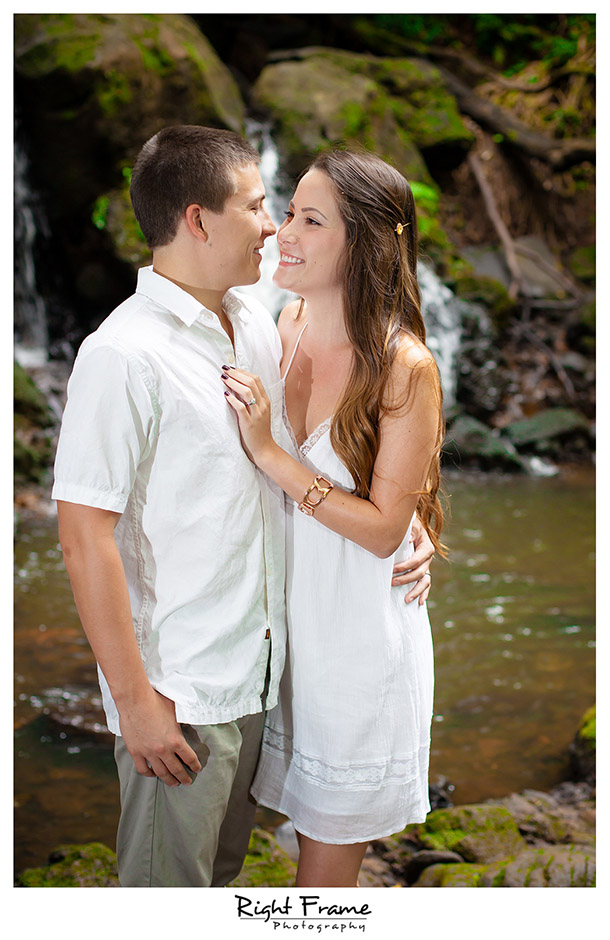 001_Oahu Engagement Photographers