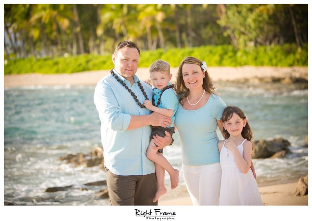 Sunset Family Beach Photo Session on Secret Beach Ko'Olina