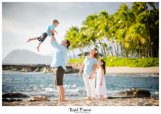 Sunset Family Beach Photo Session on Secret Beach Ko'Olina