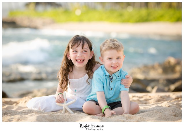 Sunset Family Beach Photo Session on Secret Beach Ko'Olina