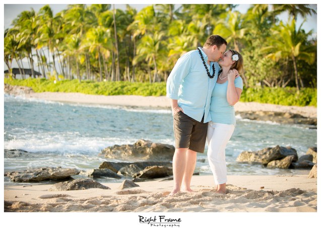 Sunset Family Beach Photo Session on Secret Beach Ko'Olina